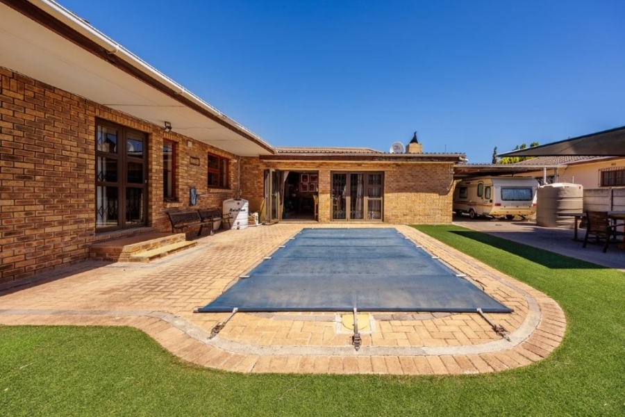 4 Bedroom Property for Sale in Soneike Western Cape